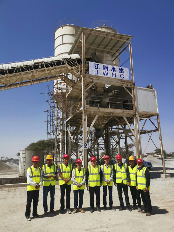 集團(tuán)公司董事長(zhǎng)王元旦一行慰問默焦-阿瓦薩高速公路項(xiàng)目